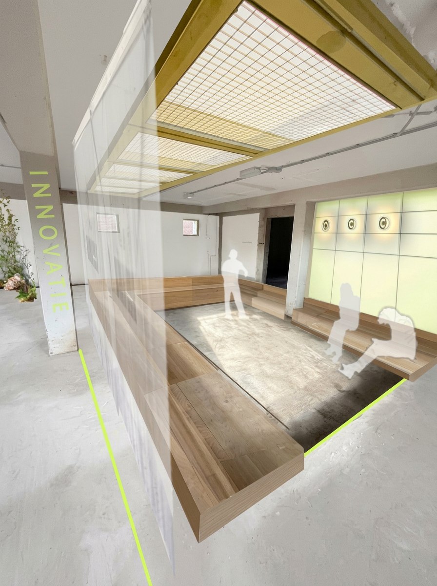 Sfeerbeeld van de innovatieruimte: een houten zitkuil onder een lichtrooster, met een groene lijn over de vloer.