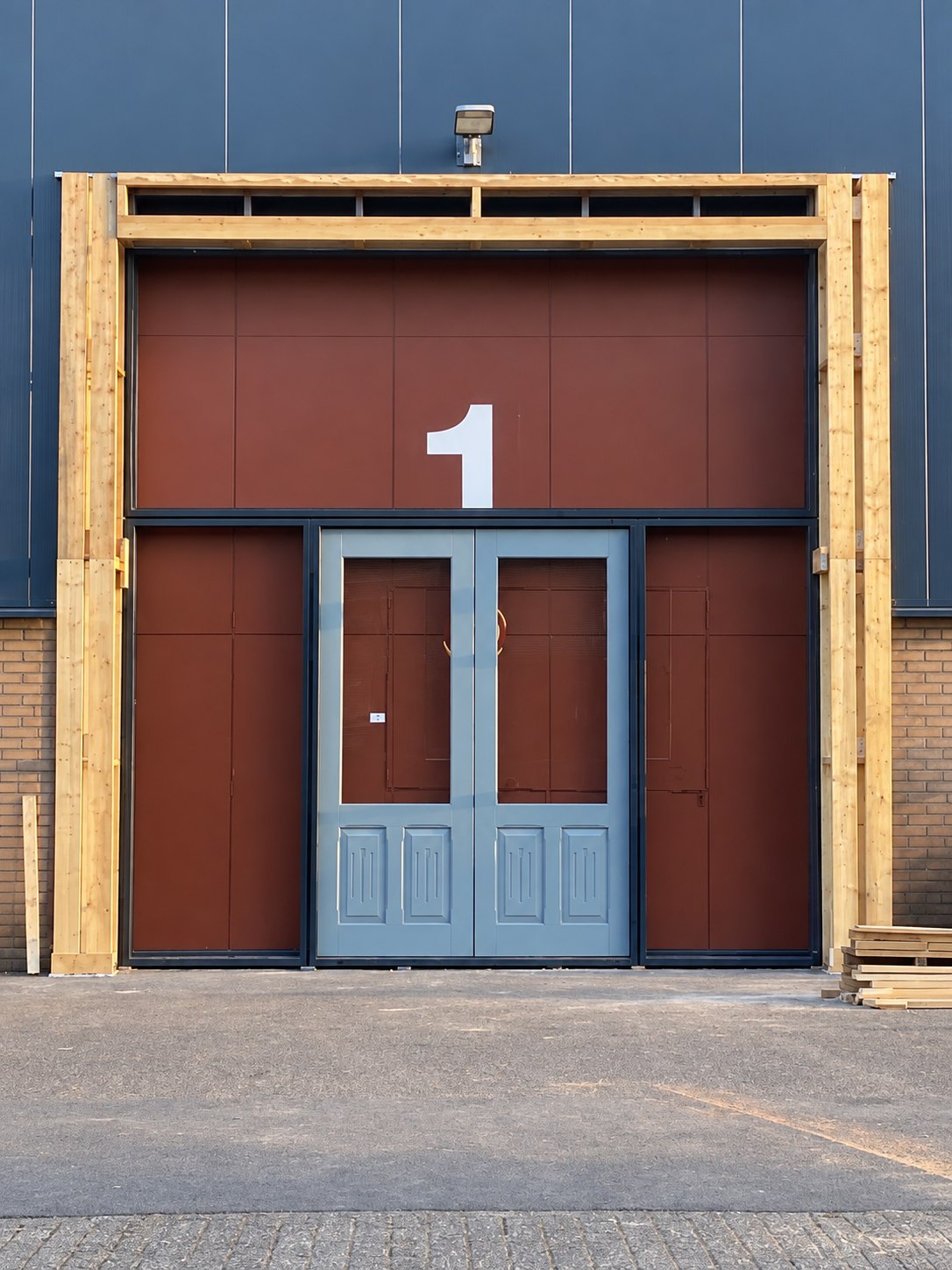 Entree met opbouw met circulaire materialen