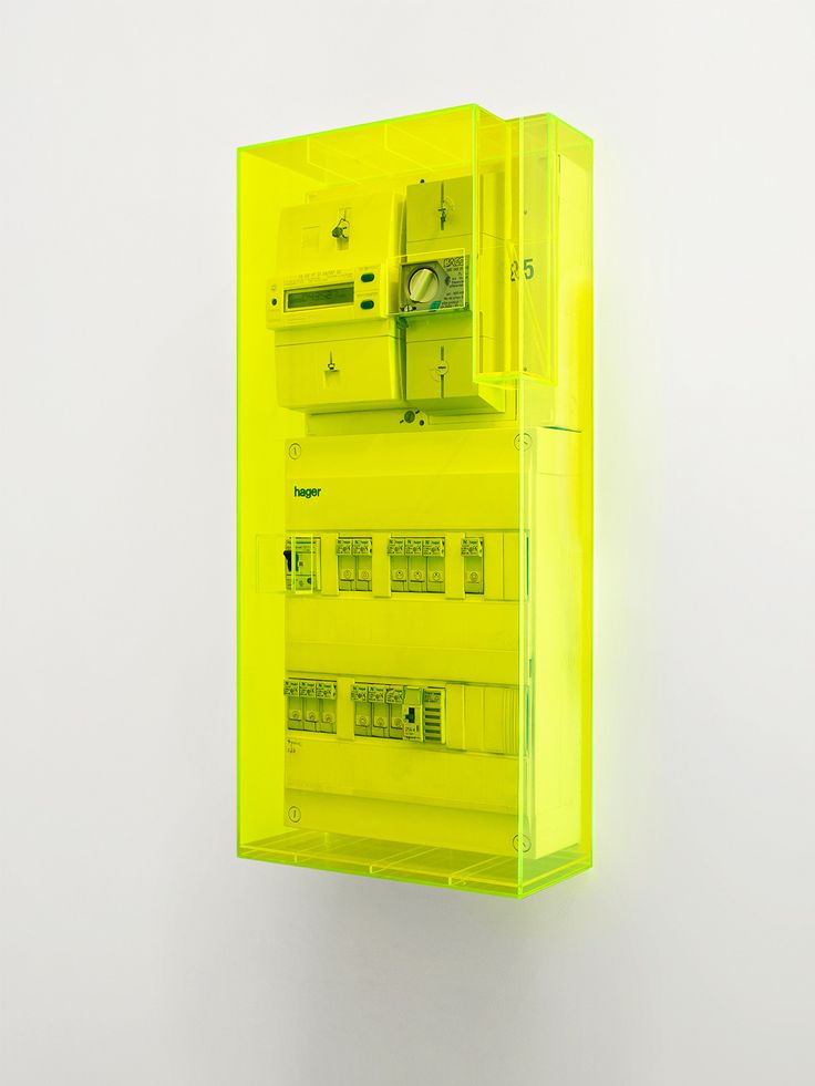 Transparante circulaire installatiekast in neon geel